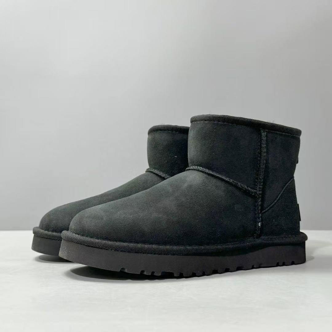 Women’s Black Classic Mini II UGBoots
